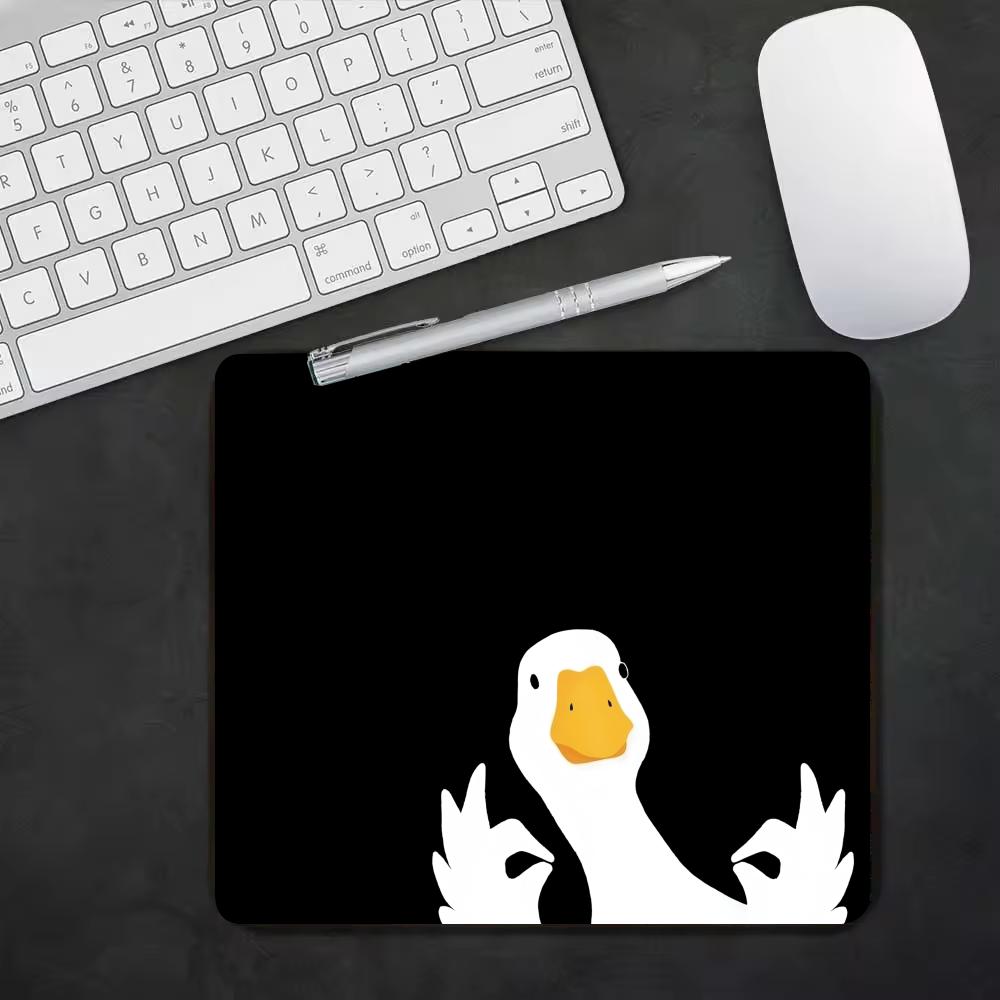 Desk Setup Background - แผ่นรองเมาส์ลายห่านขาวน่ารัก ขนาดเล็ก พื้นหลังสีดำ แผ่นรองโต๊ะยางกันลื่น สำหรับตกแต่งโต๊ะทำงานและบ้าน