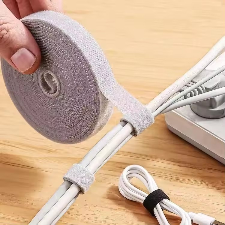 Desk Setup Cable Management - สายรัดเคเบิลแบบตะขอและห่วง 5 เมตร สำหรับจัดระเบียบสายไฟ ที่รัดสายเคเบิล ที่เก็บสาย