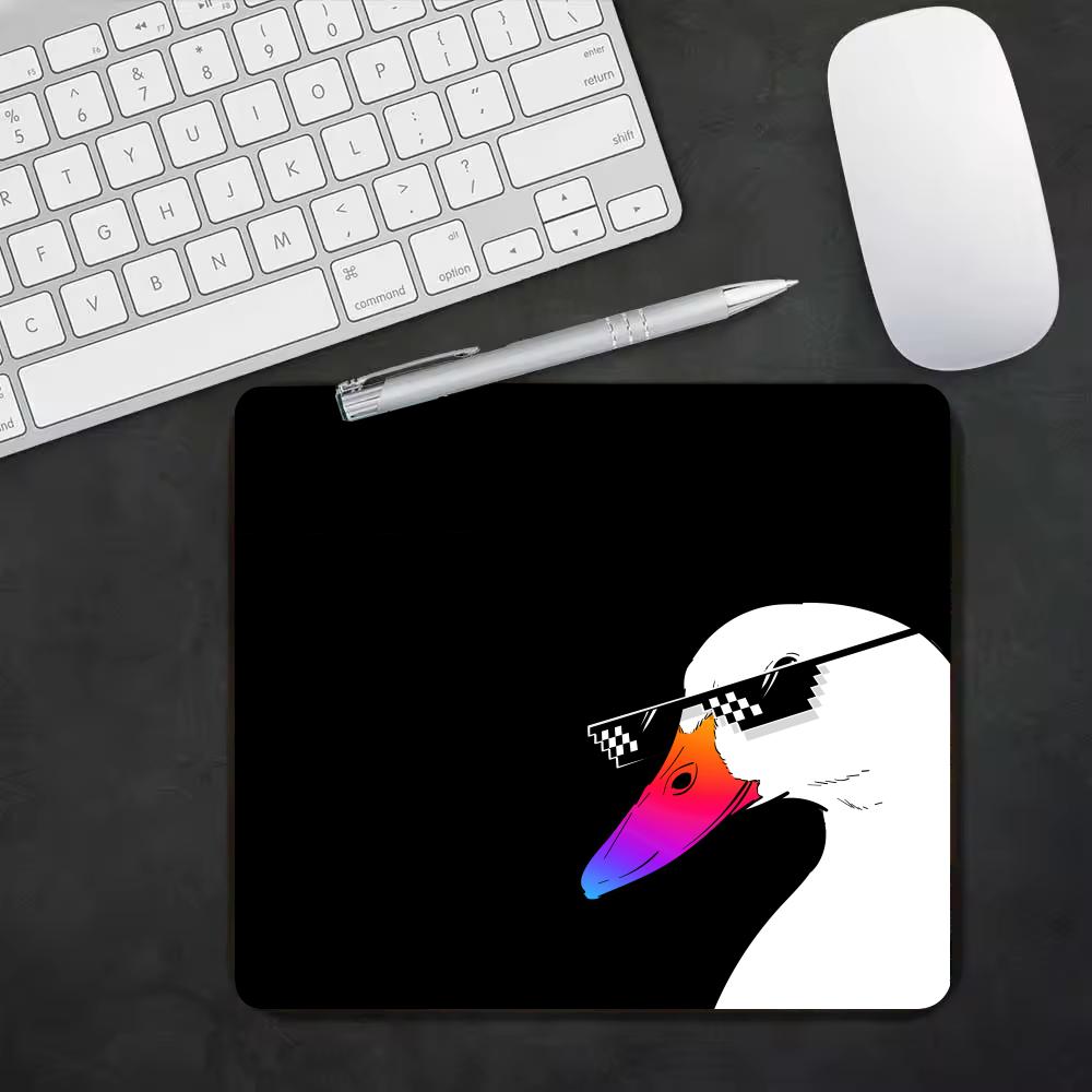 แผ่นรองเมาส์ลายห่านขาวน่ารัก ข - Desk Setup Background บทวิจารณ์และราคา